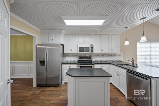7750 Charleston Oaks Dr, Daphne, AL 36526 - kitchen with a peninsula, dark countertops, white cabinets, a sink, and stainless steel appliances