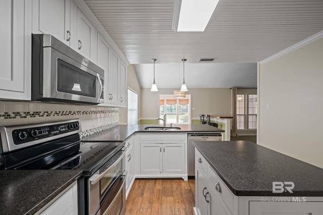 7750 Charleston Oaks Dr, Daphne, AL 36526 - kitchen featuring visible vents, appliances with stainless steel finishes, tasteful backsplash, light wood-type flooring, and a sink