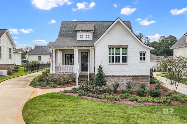 view of front of house with covered porch and a front yard