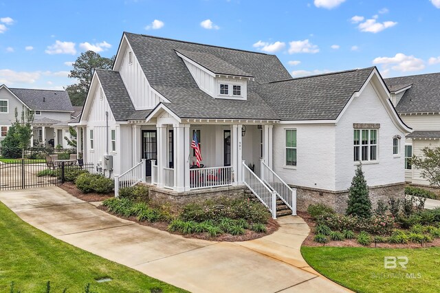 view of front of property featuring a porch and a front lawn