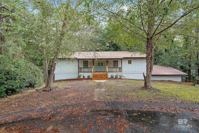 view of front of home featuring covered porch