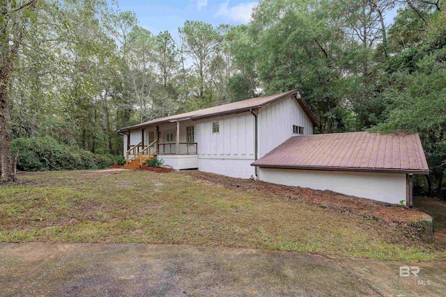 view of front facade with covered porch