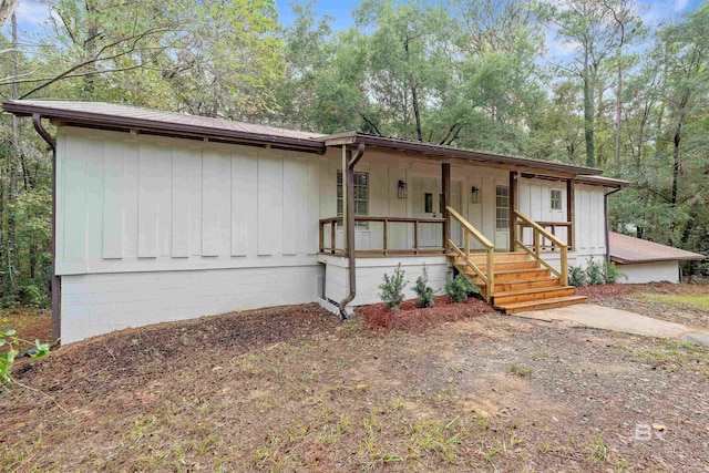 view of front facade with covered porch