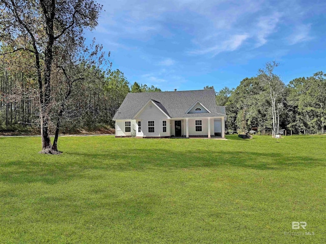 view of front facade with a front yard