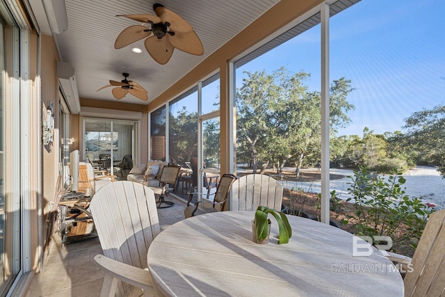 sunroom with ceiling fan