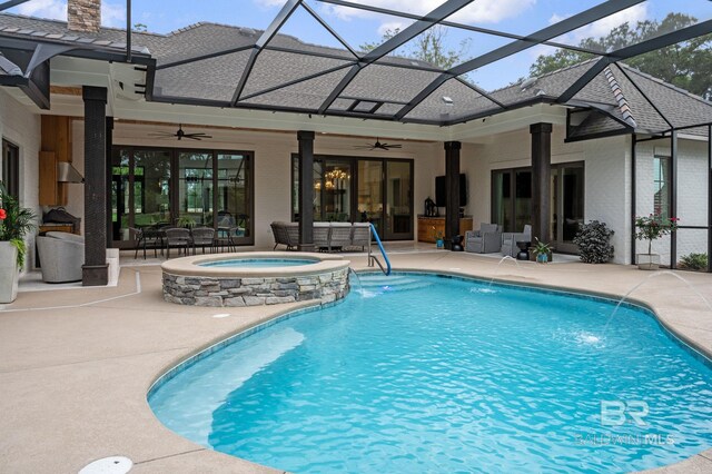 view of swimming pool featuring a lanai, a ceiling fan, a pool with connected hot tub, a patio area, and outdoor lounge area