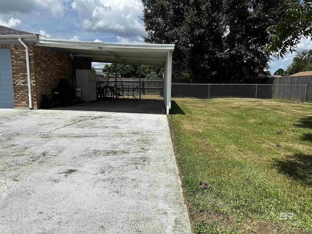 view of yard with a carport