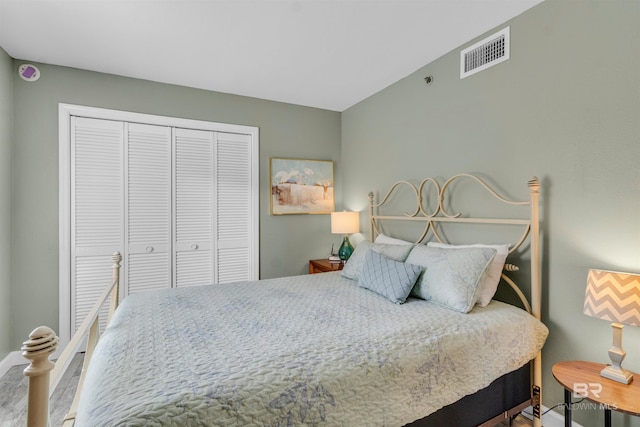 517 E Beach Blvd Unit 5D, Gulf Shores, AL 36542 - bedroom featuring a closet