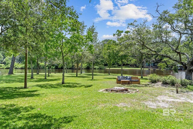 view of yard featuring a water view