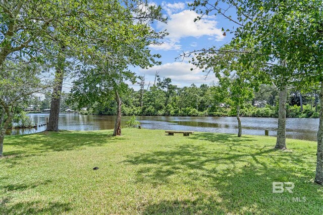 view of yard featuring a water view