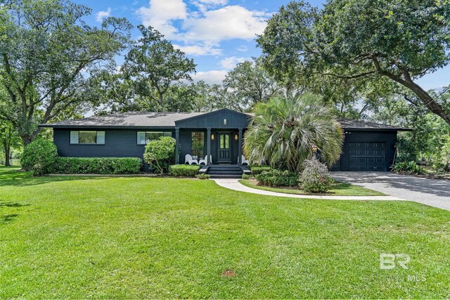 view of front of house featuring a garage and a front yard