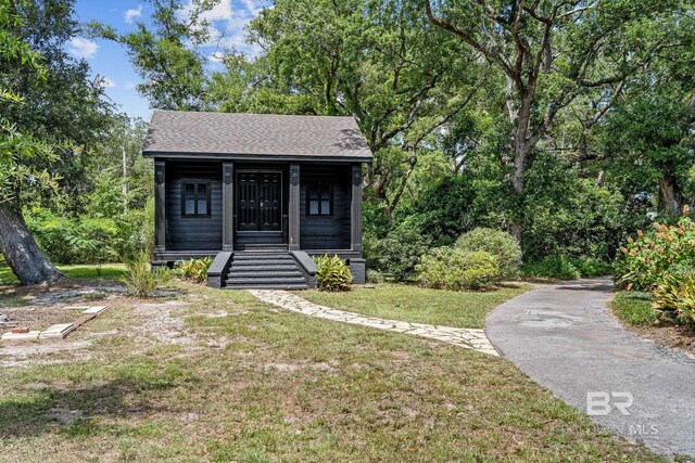 bungalow-style home with a front lawn