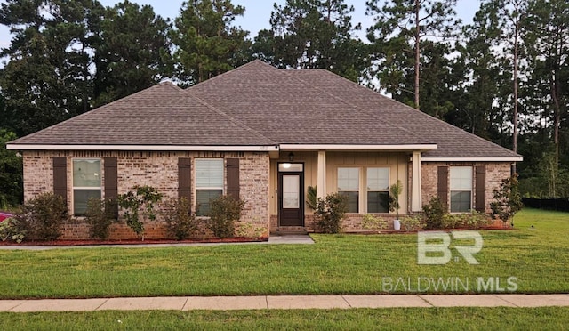 view of front of property with a front lawn