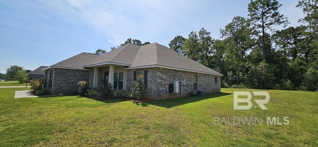 view of side of property featuring a yard