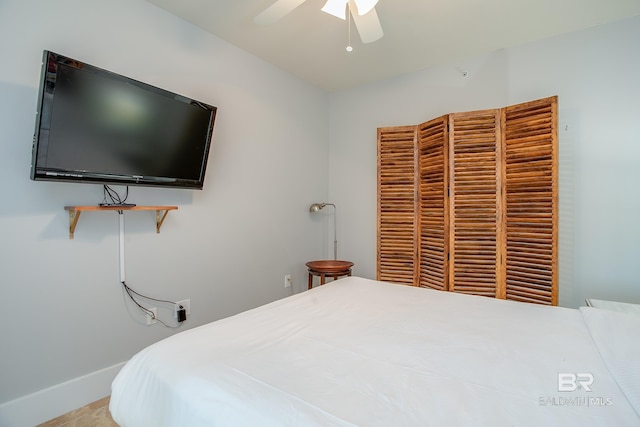 bedroom featuring ceiling fan