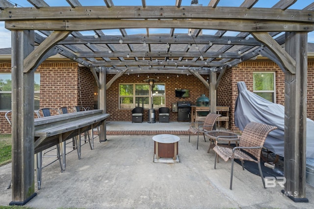 view of patio featuring a pergola