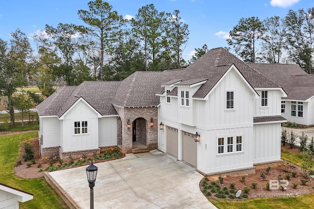 view of front facade with a garage