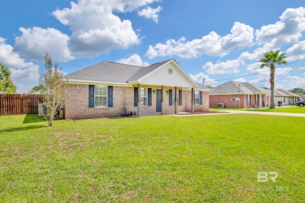 ranch-style home featuring a front lawn