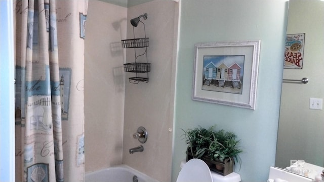 bathroom with shower / tub combo with curtain