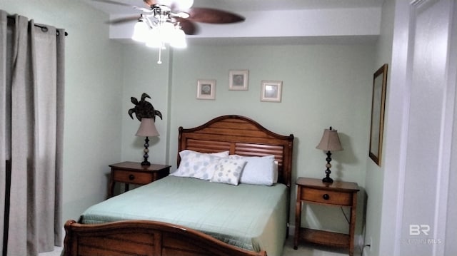 bedroom with ceiling fan