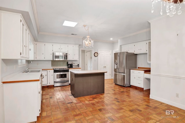 kitchen featuring a center island, sink, a notable chandelier, hanging light fixtures, and stainless steel appliances