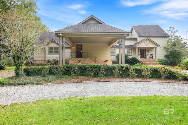 view of front facade featuring a porch and a front yard