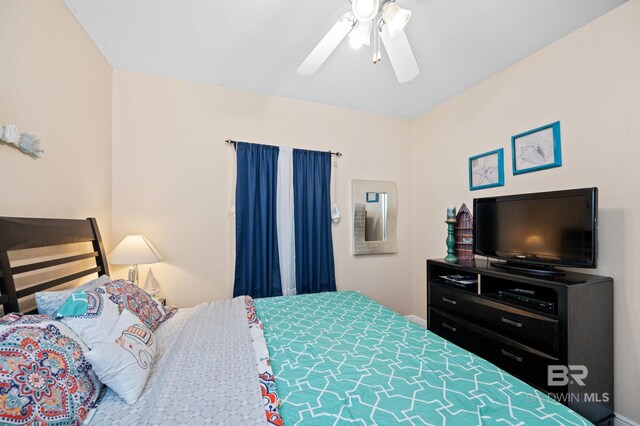 bedroom featuring ceiling fan