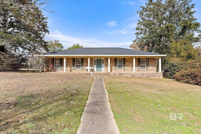 ranch-style home featuring a front lawn and a porch