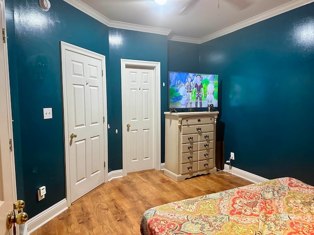 bedroom with ceiling fan, crown molding, and wood-type flooring