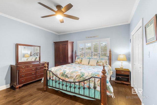 bedroom featuring ceiling fan, a closet, dark hardwood / wood-style flooring, and ornamental molding