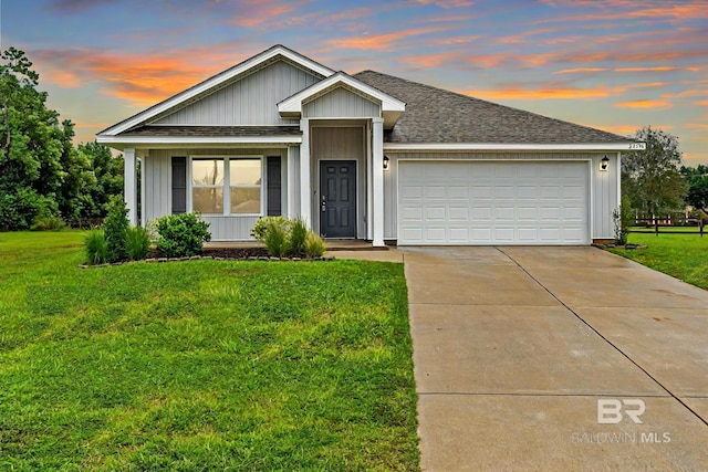 view of front of house featuring a garage and a yard