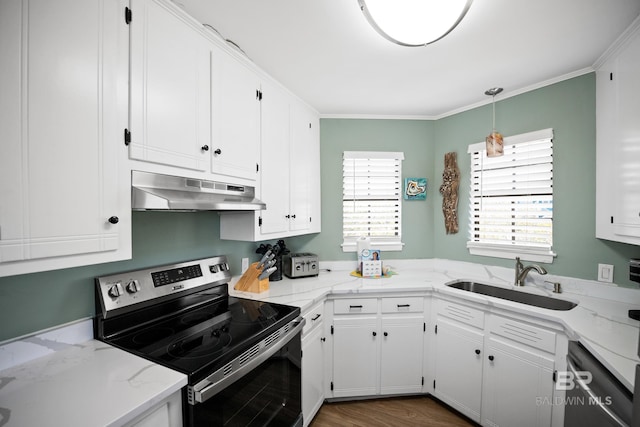 kitchen with under cabinet range hood, stainless steel electric range oven, a sink, white cabinetry, and ornamental molding
