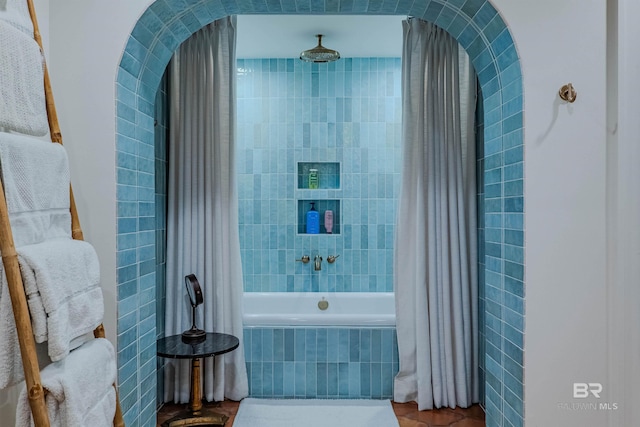 bathroom featuring shower / bath combo