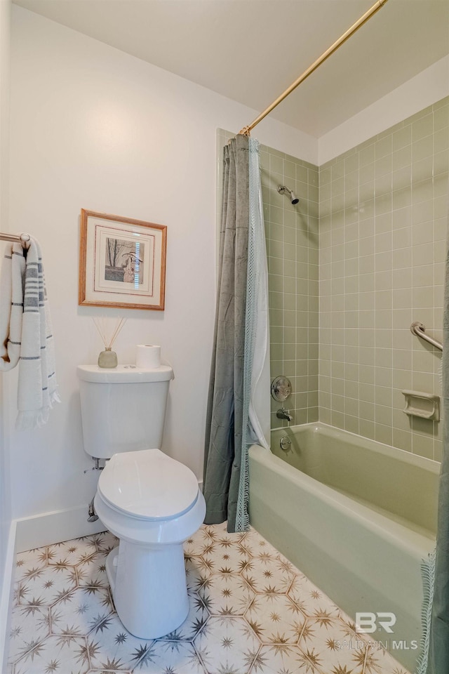 bathroom with toilet and shower / bath combo with shower curtain