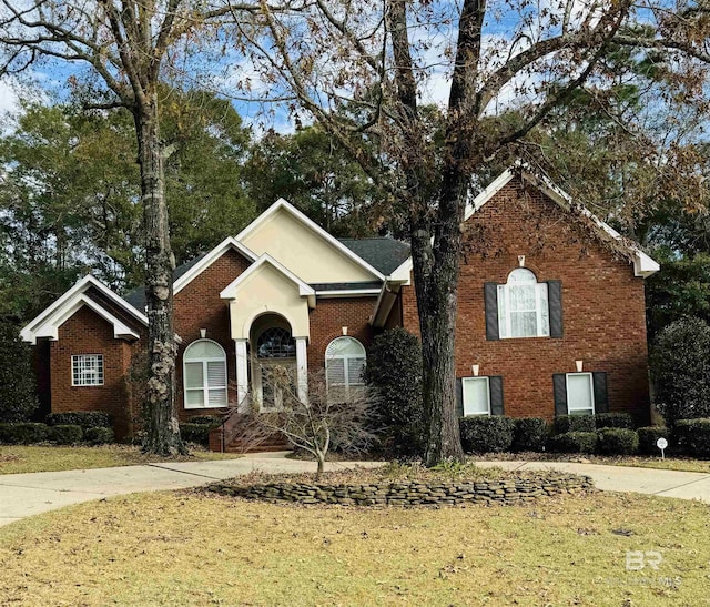 view of front of house with a front lawn