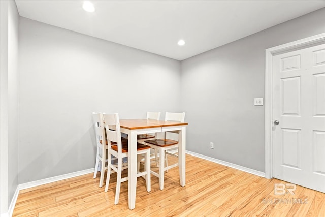 dining area with baseboards, recessed lighting, and light wood-style flooring