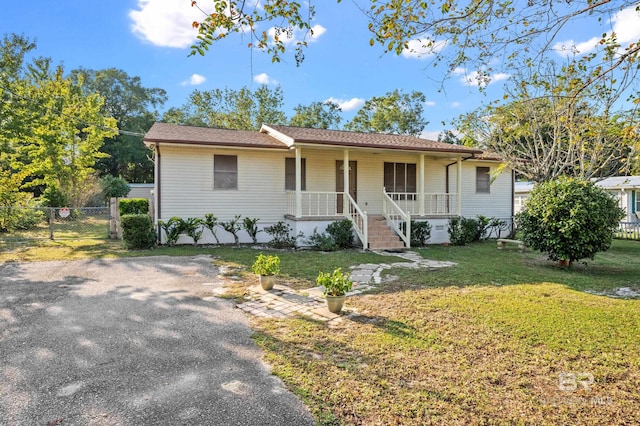 view of front facade featuring a front yard and a porch