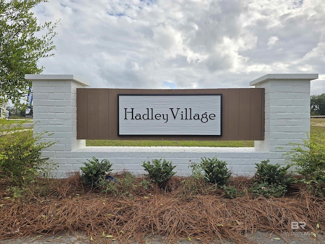 view of community / neighborhood sign