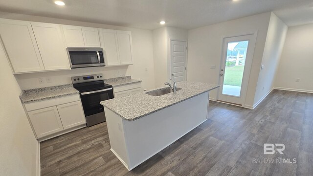 kitchen with stainless steel appliances, an island with sink, white cabinetry, and sink