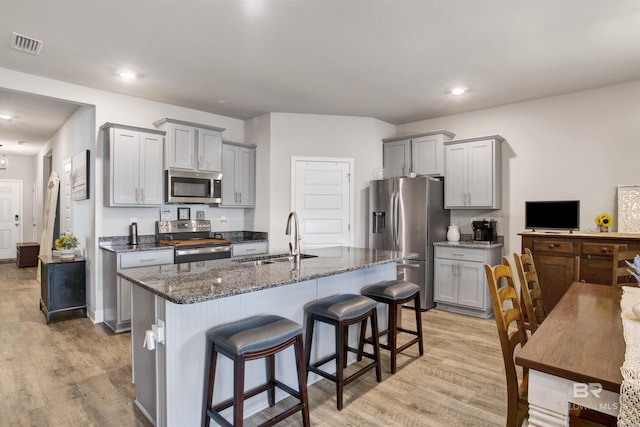 kitchen with visible vents, gray cabinets, stainless steel appliances, and a sink