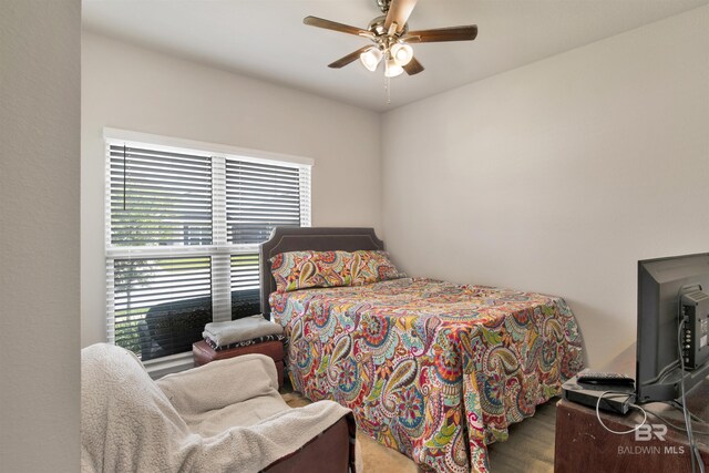 bedroom featuring ceiling fan