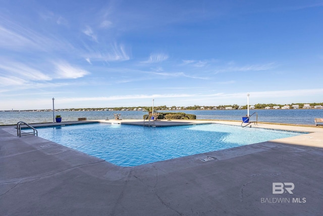 view of pool featuring a water view