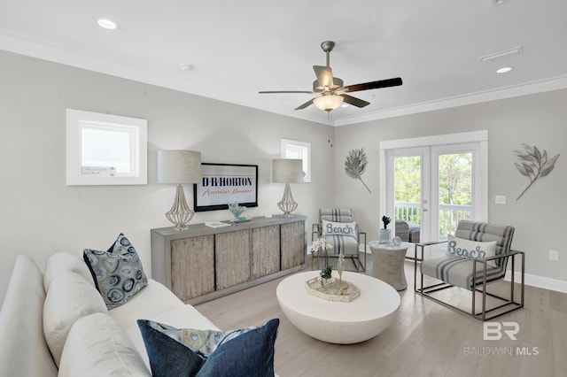 living room featuring wood finished floors, baseboards, recessed lighting, ceiling fan, and crown molding