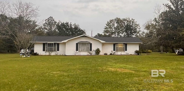 single story home featuring a front yard