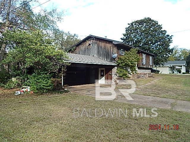 exterior space featuring a front yard