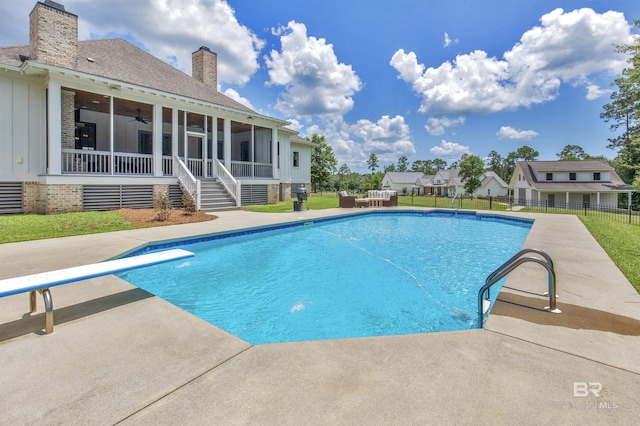 21151 Caveletti Cir, Fairhope, AL 36532 - view of pool featuring a sunroom, a ceiling fan, a patio area, and a diving board
