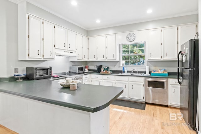 kitchen featuring stainless steel appliances, white cabinets, light hardwood / wood-style floors, kitchen peninsula, and ornamental molding