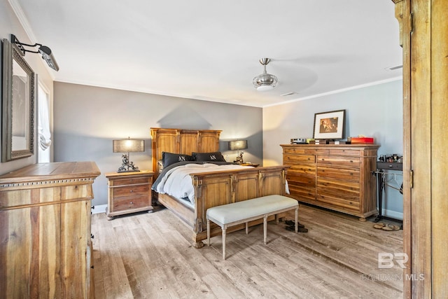 bedroom with ceiling fan, ornamental molding, and light hardwood / wood-style floors