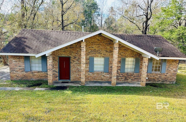 view of front of property with a front lawn