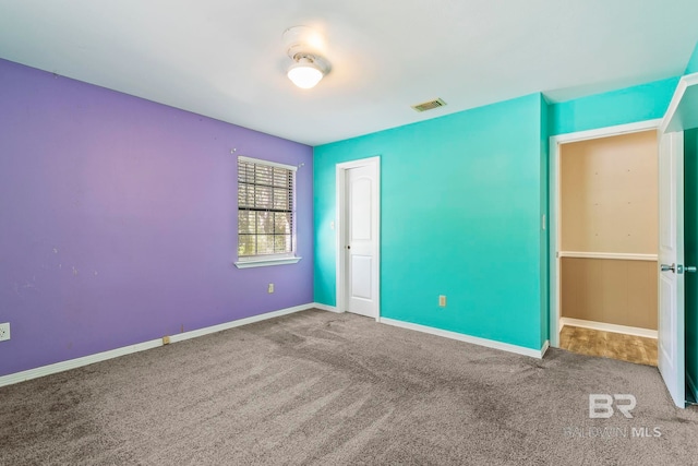 unfurnished bedroom featuring carpet flooring and a closet